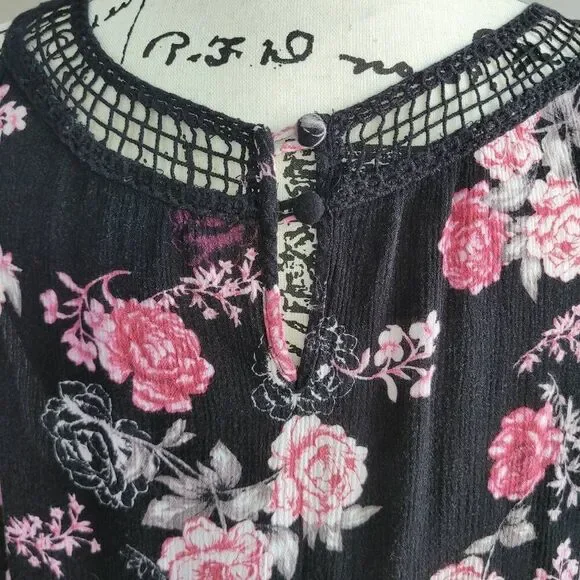 Torrid Black Floral Lace Yoke Sleeveless Women's Top - Pink Rose Print 2x - Picture 6 of 10